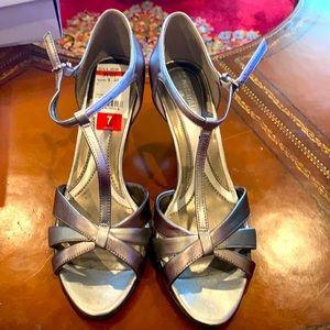 Naturalizer Comfort Princeton T Strap Sandals Pewter/Silver  7M NIB